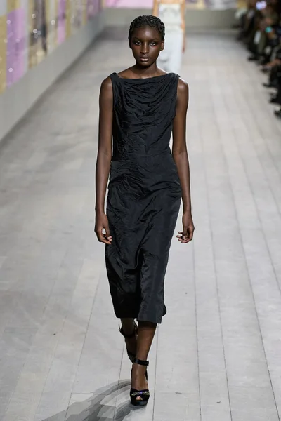 Look 11